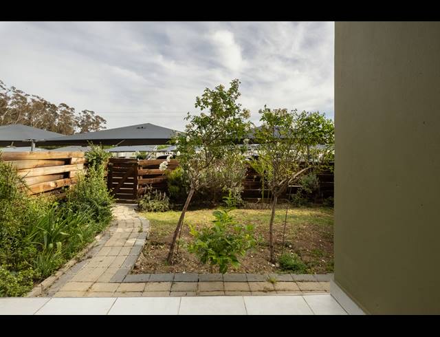 1 BEDROOM SECTIONAL TITLE TO LET IN GREENBAY ECO ESTATE